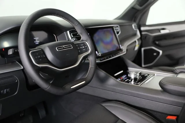New 2026 High Gloss Black Exterior Paint Jeep Limited Reserve image 14