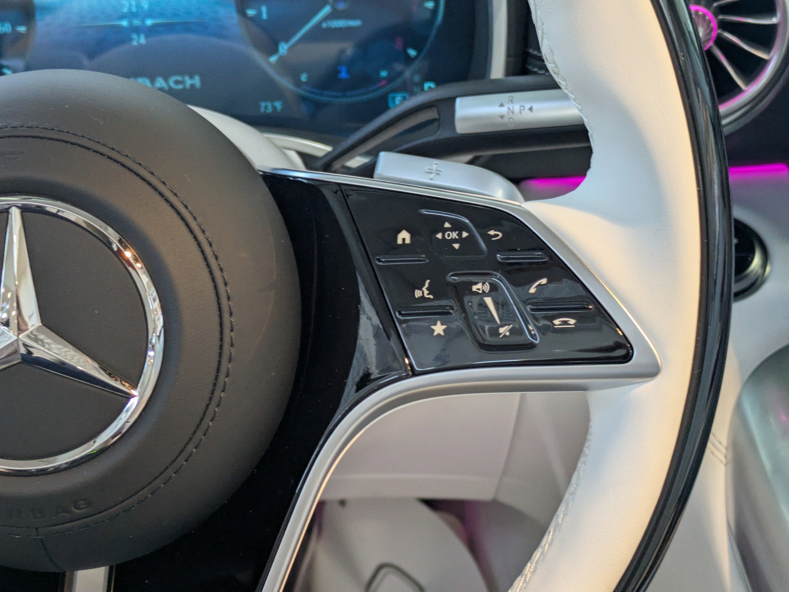 New 2026 MANUFAKTUR moonlight white magno (White Ambiance) Mercedes-Benz Maybach SL 680 Monogram Series image 50