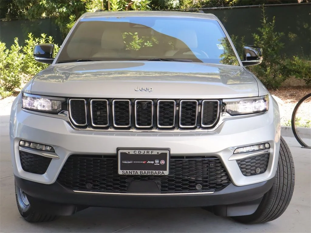 New 2023 Bright White Clear-Coat Exterior Paint Jeep Overland image 3