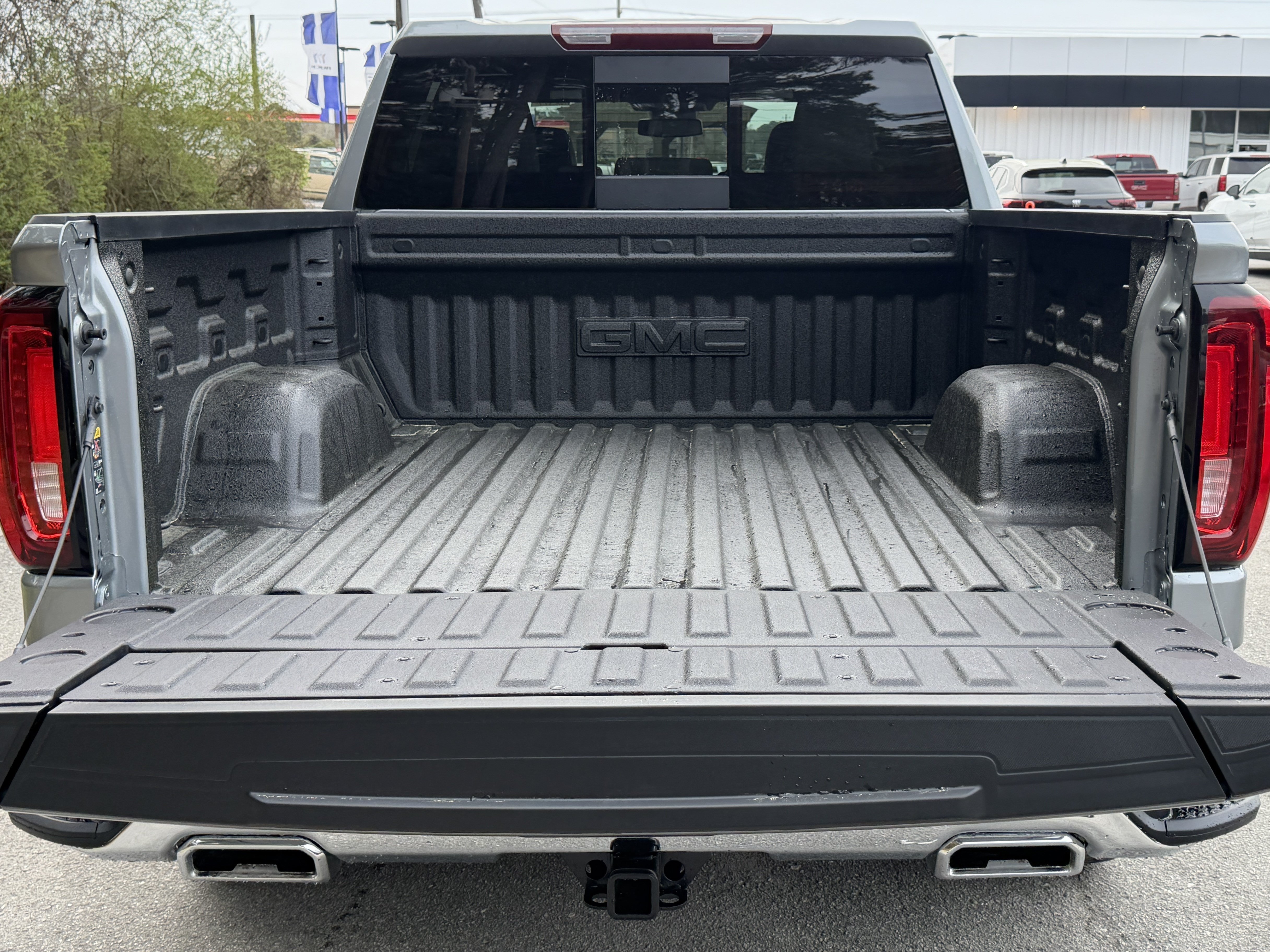 2026 GMC Sierra 1500 SLT - Photo 6
