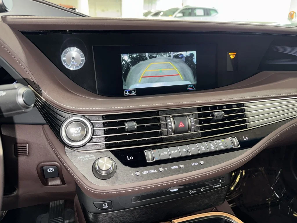 Used 2019 White Lexus 500 Base image 27