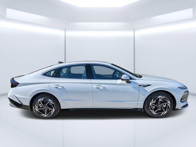 New 2026 White Hyundai SEL Sport image 2