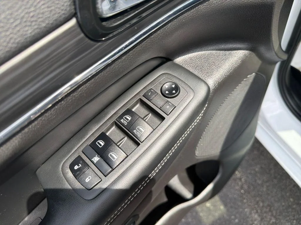 Certified Used 2021 White Jeep Limited image 16