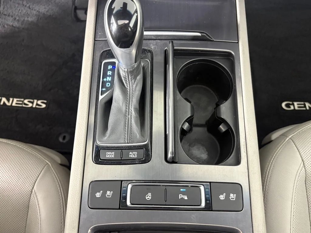 Used 2017 White Genesis 3.8 image 25