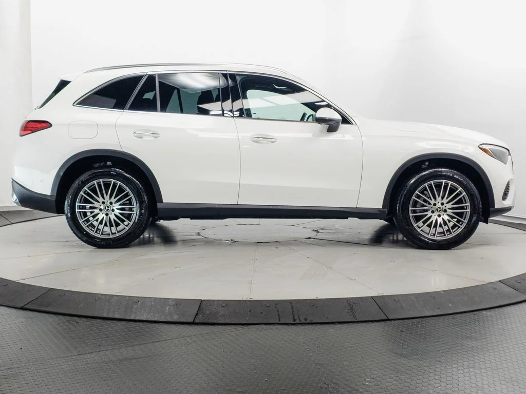 Certified Used 2026 Polar White Mercedes-Benz GLC 300 image 30
