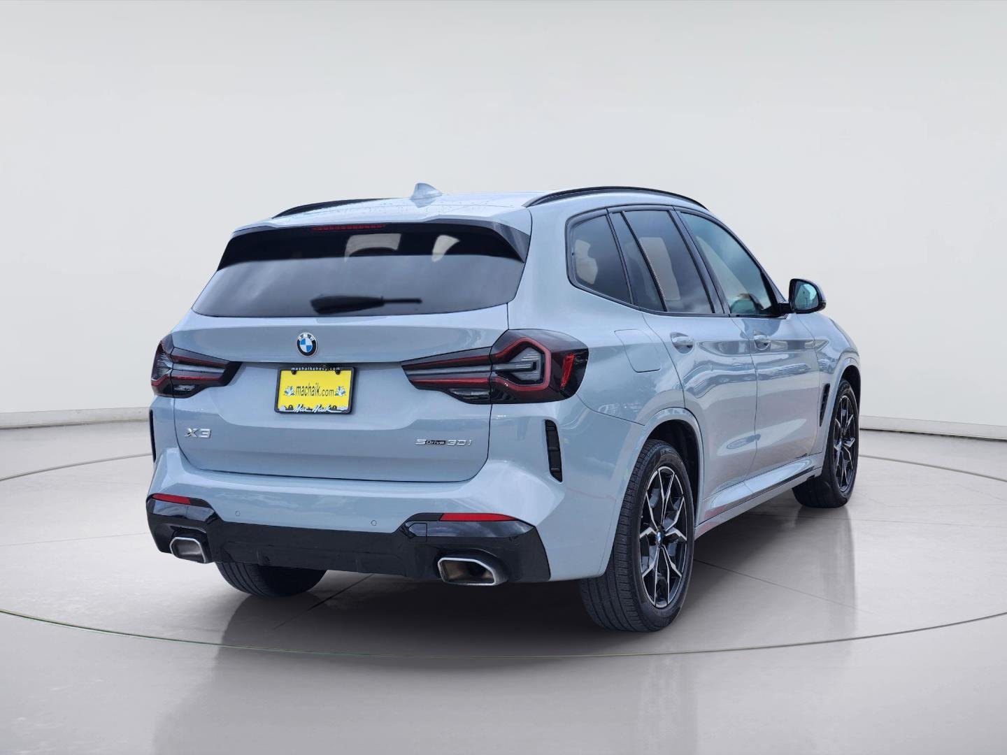 Used 2022 Brooklyn Grey Metallic BMW sDrive30i image 5