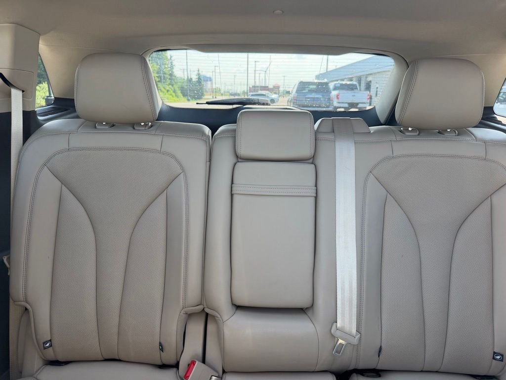 Used 2023 White Lincoln Reserve image 15