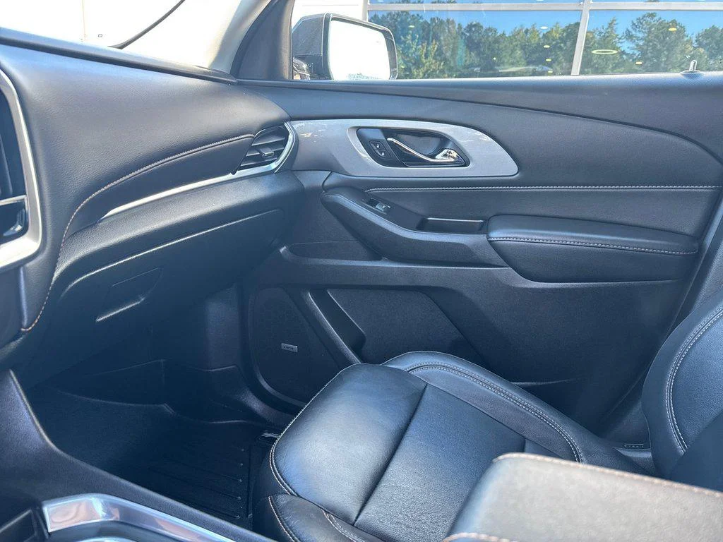 Used 2019 Graphite Metallic Chevrolet AWD 4dr RS w/2LT image 11