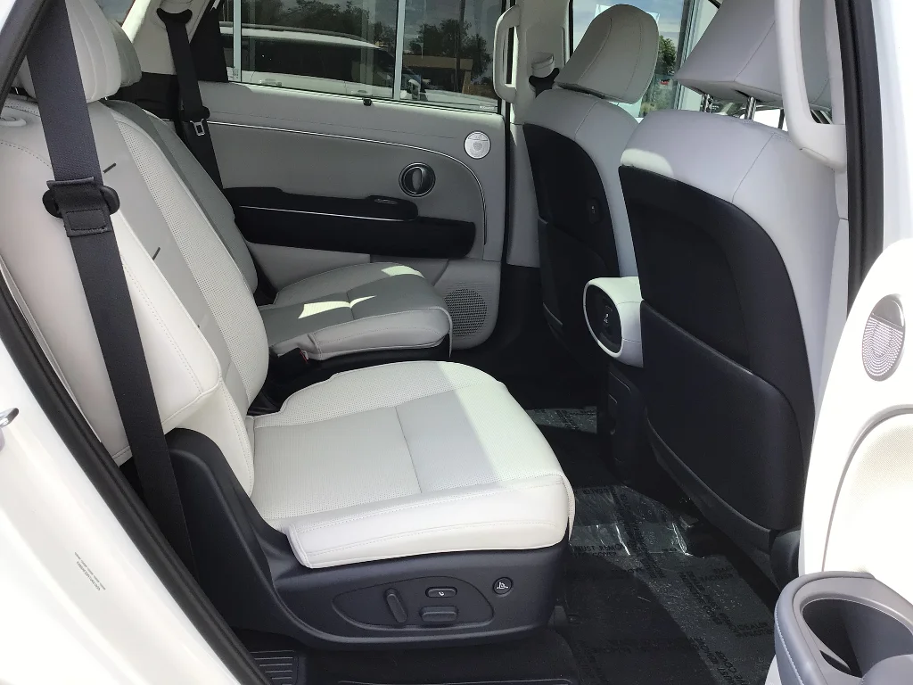 Used 2026 Creamy White Pearl Hyundai Calligraphy image 7