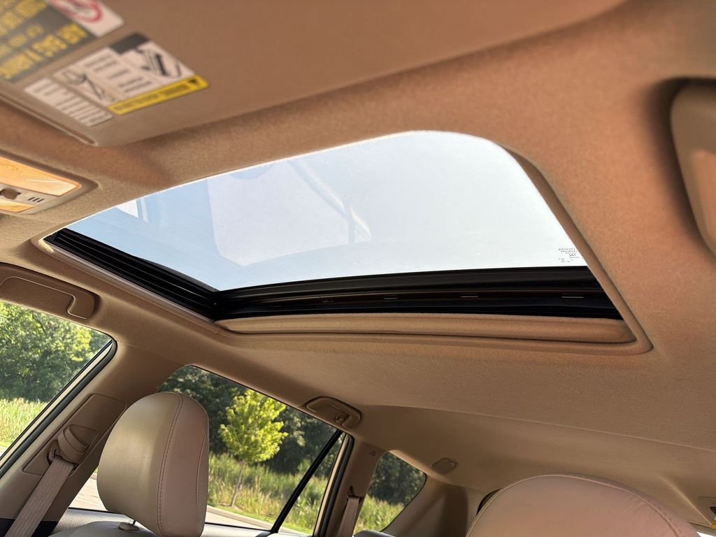 Used 2011  Toyota Limited image 13