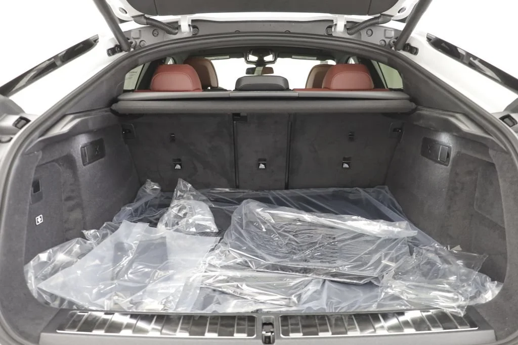 New 2027 MINERAL WHITE BMW xDrive40i image 18