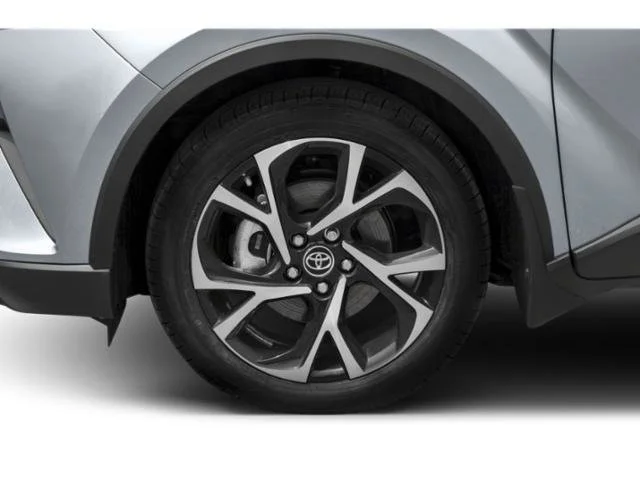 Used 2018 Pearl Toyota XLE Premium image 10