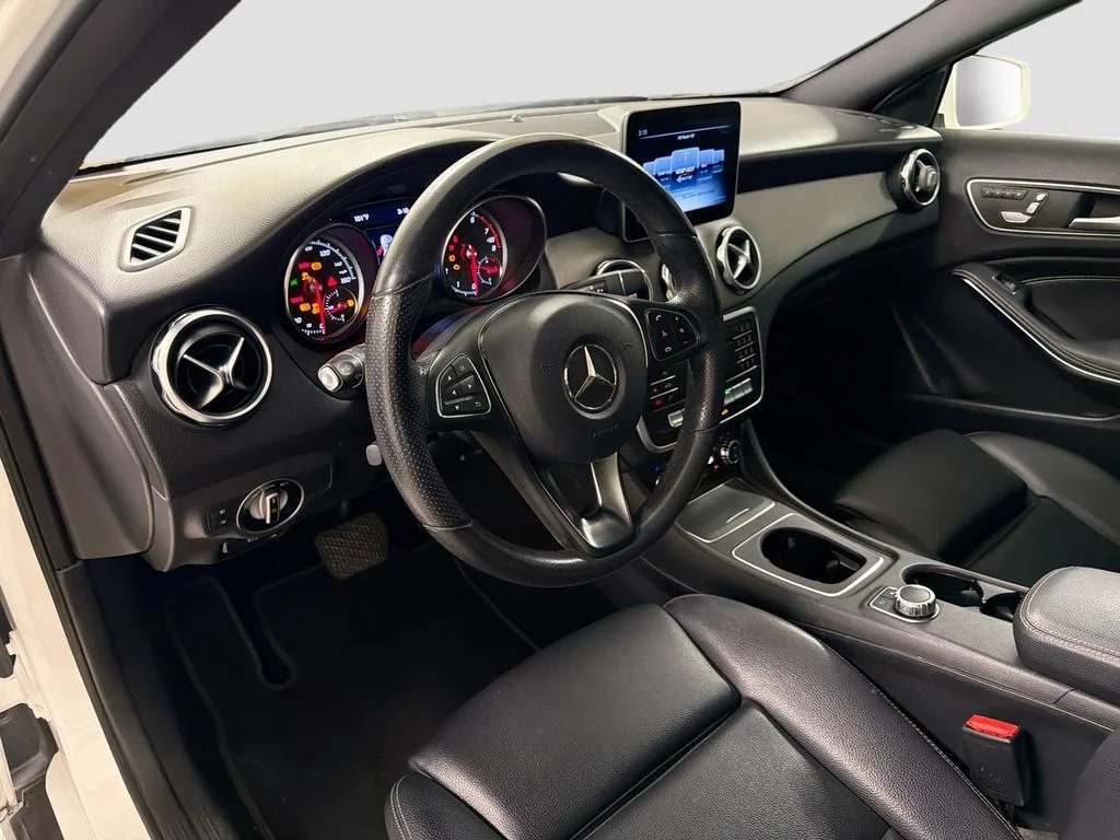 Certified Used 2020 Polar White Mercedes-Benz GLA 250 image 4
