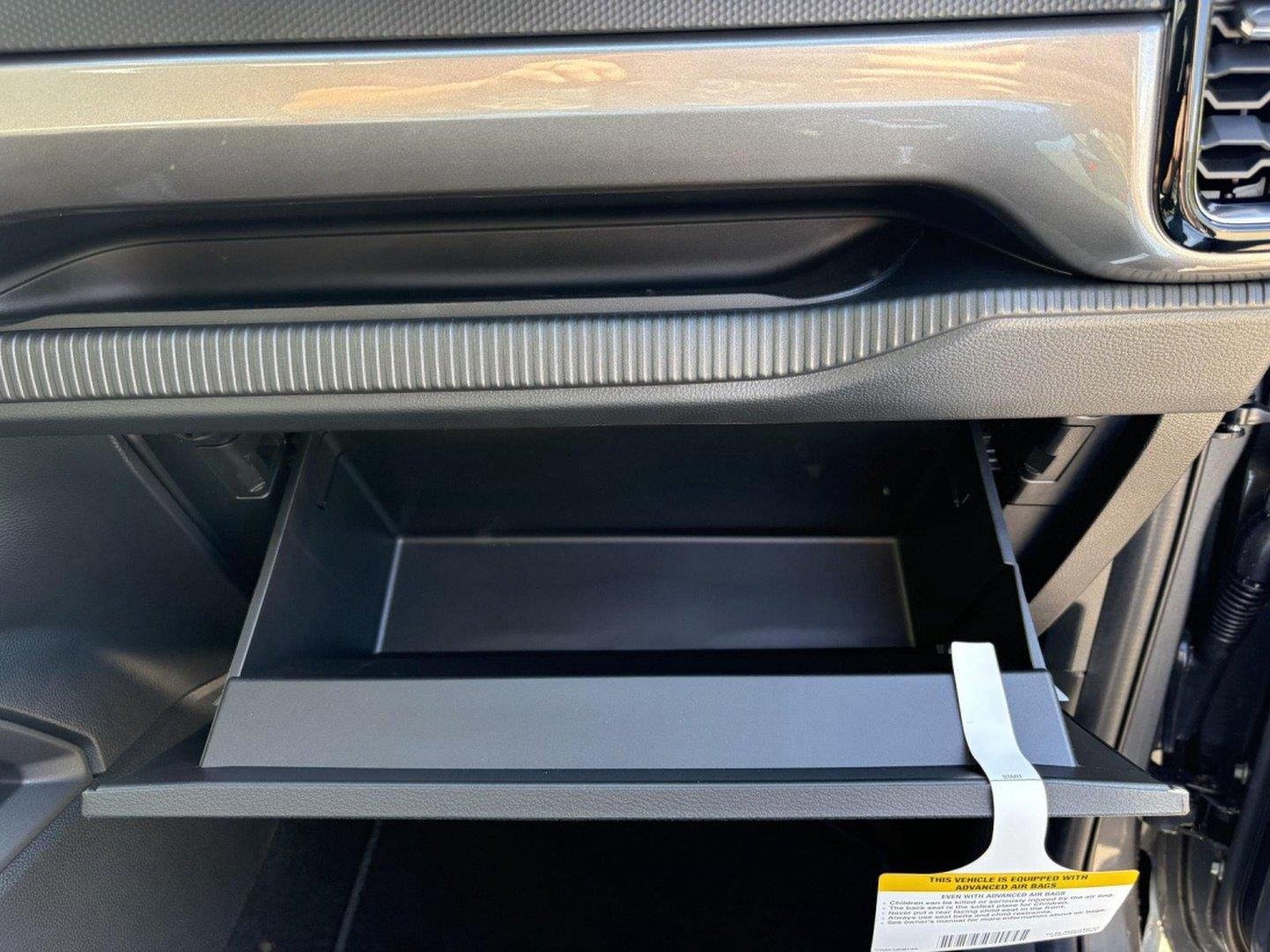 New 2026 Carbonized Gray Metallic Ford XLT image 15