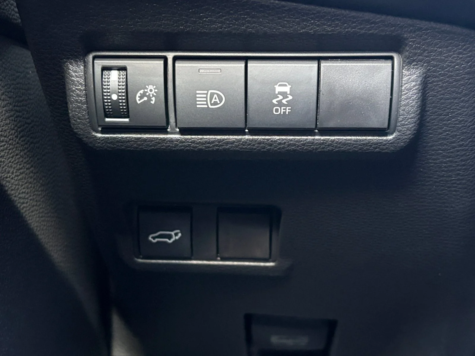 New 2026 Wind Chill Pearl <sup>1</sup> Toyota  XLE image 24