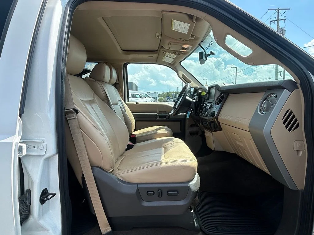 Used 2016 White Platinum Clearcoat Metallic Ford Lariat image 32