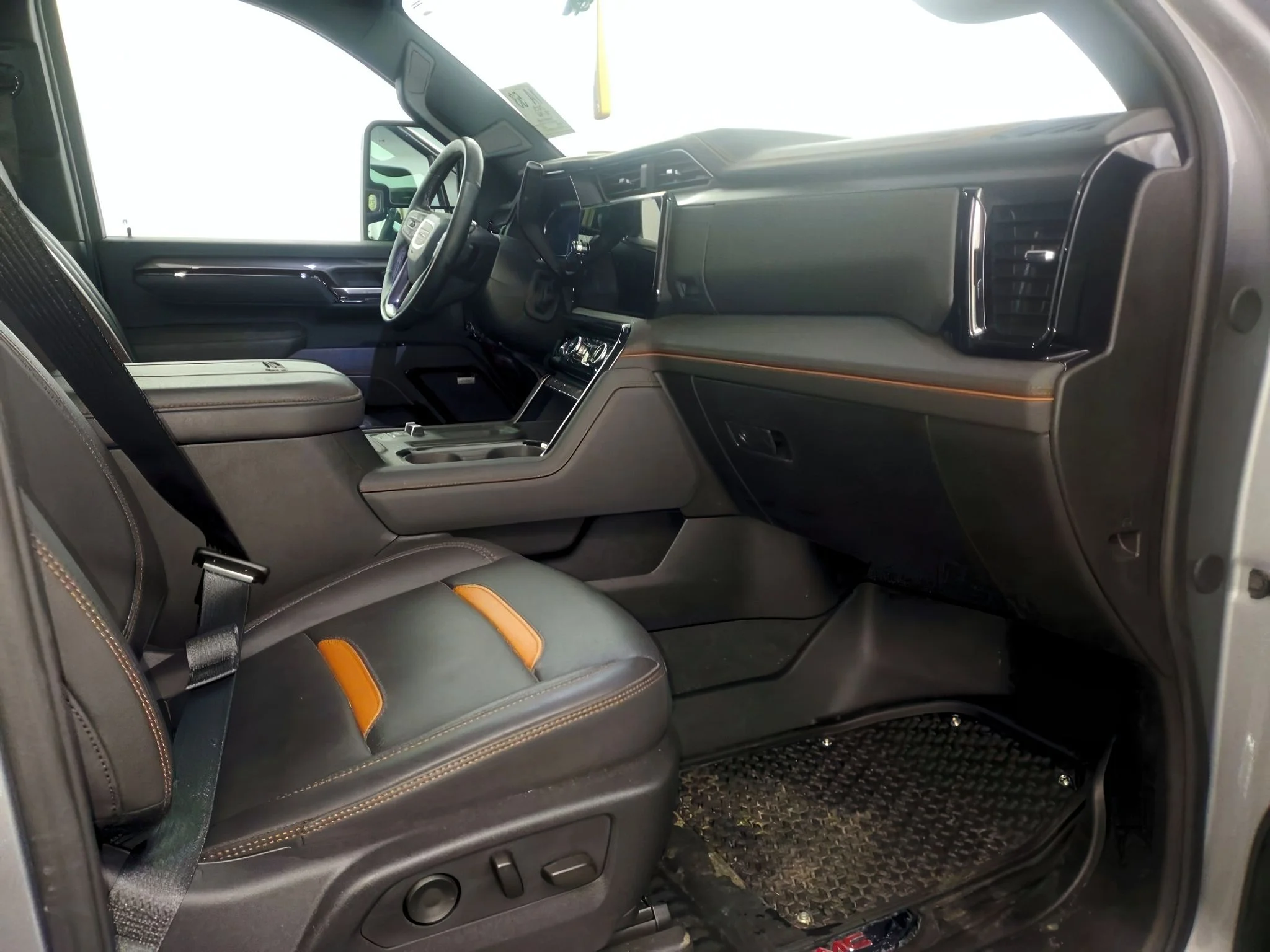 Used 2025 Sterling Metallic GMC AT4 image 12