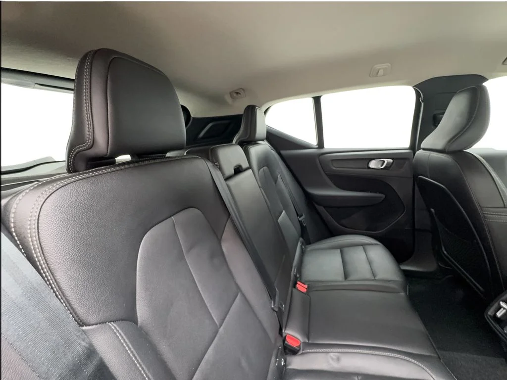 Used 2021 Black Volvo Momentum image 27