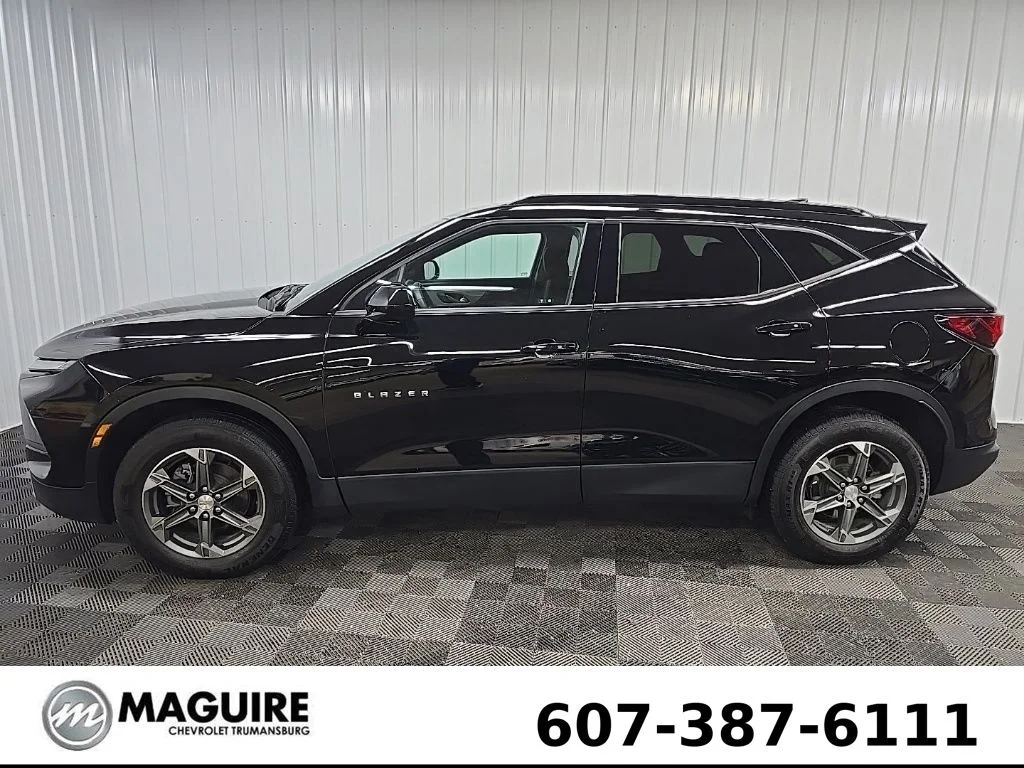 Used 2023 Black Chevrolet LT image 5