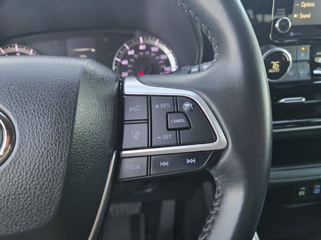 Used 2022 Silver Toyota LE image 18
