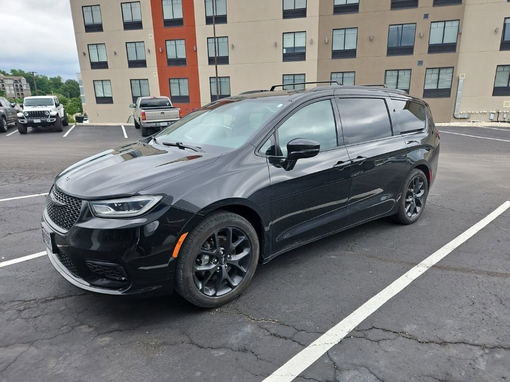 2022 Chrysler Pacifica Touring L's photo