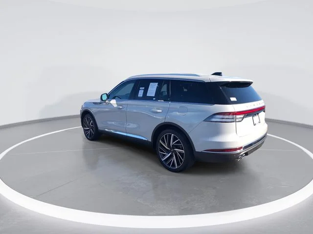 Used 2025 White Lincoln Reserve image 6