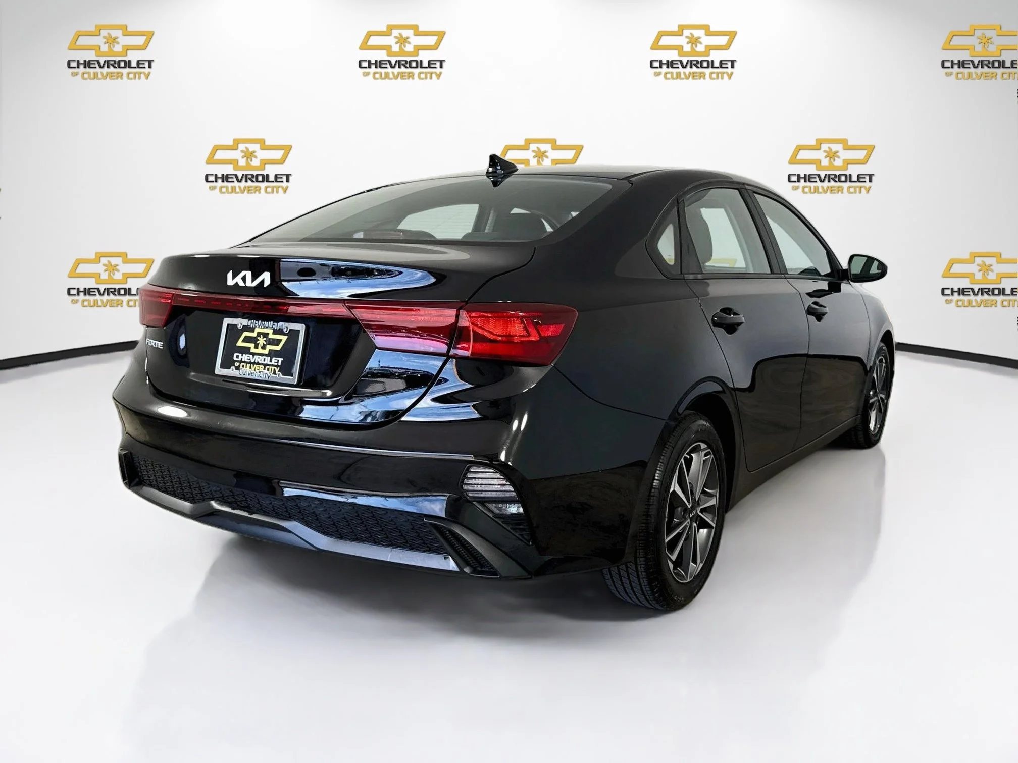 Used 2023 Aurora Black Pearl Kia LXS image 8