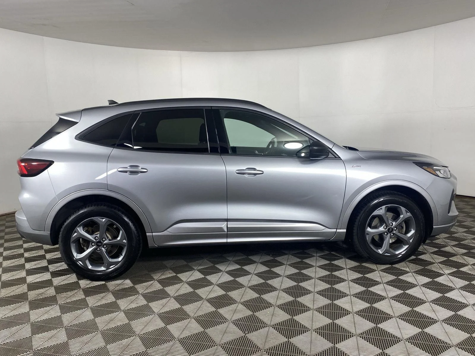 Used 2023 Iconic Silver Ford ST-Line image 8