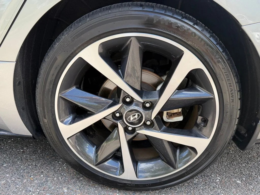 Used 2022 Shimmering Silver Hyundai SEL Plus image 27
