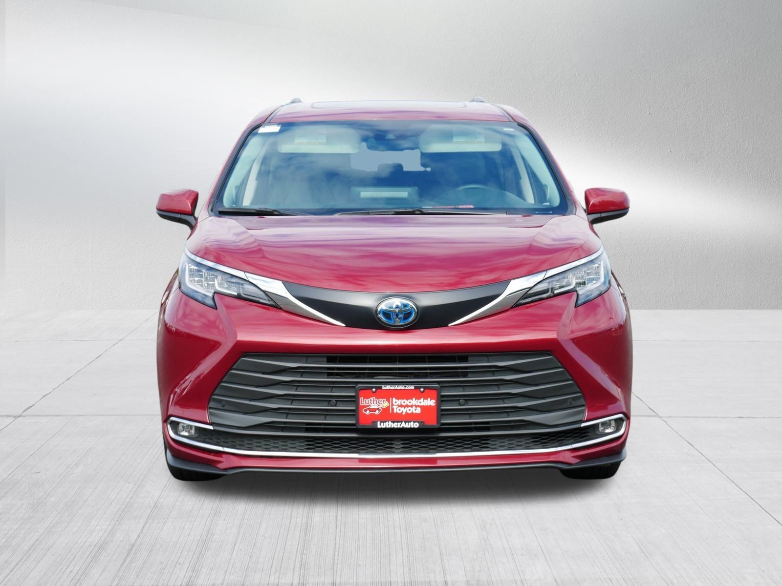 Certified 2022 Toyota Sienna XLE with VIN 5TDJRKECXNS134009 for sale in Brooklyn Center, Minnesota