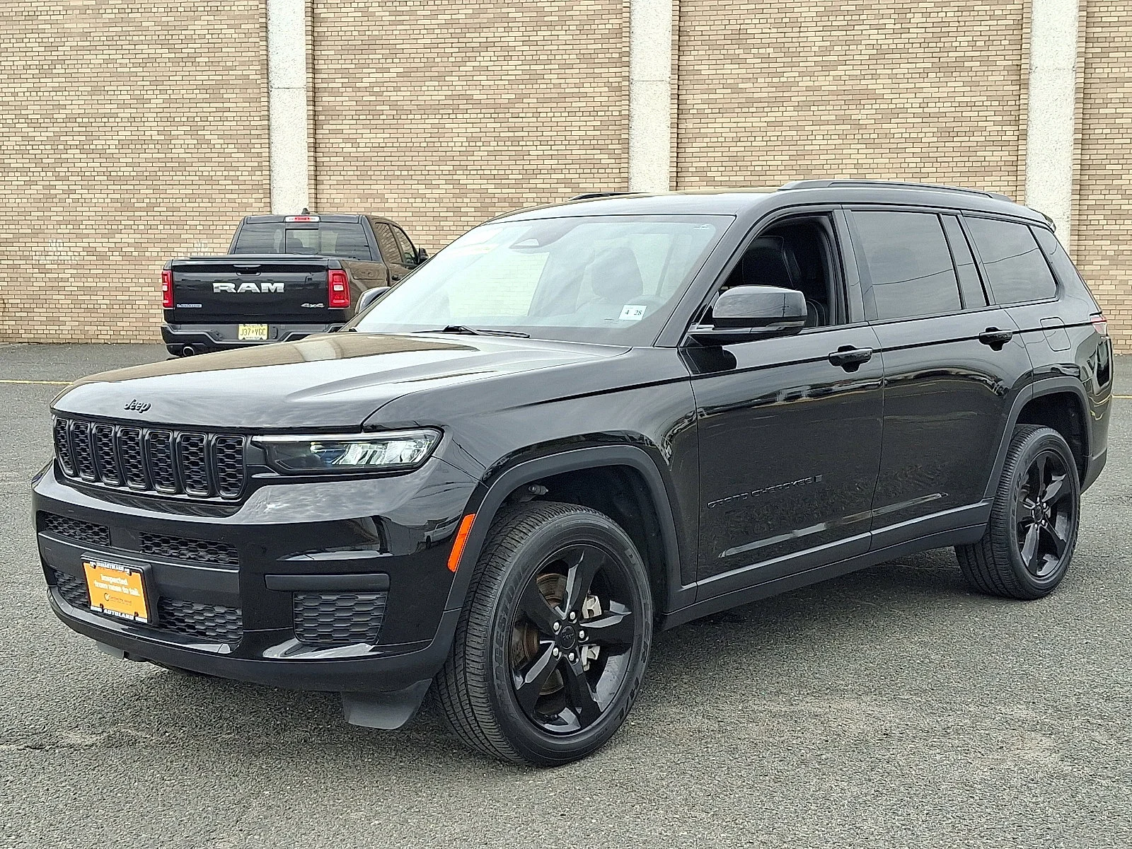 Used 2023 Diamond Black Crystal Pearlcoat Jeep Altitude image 3