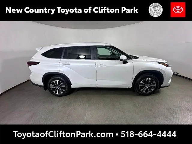 Used 2025 Beige Toyota XLE image 2