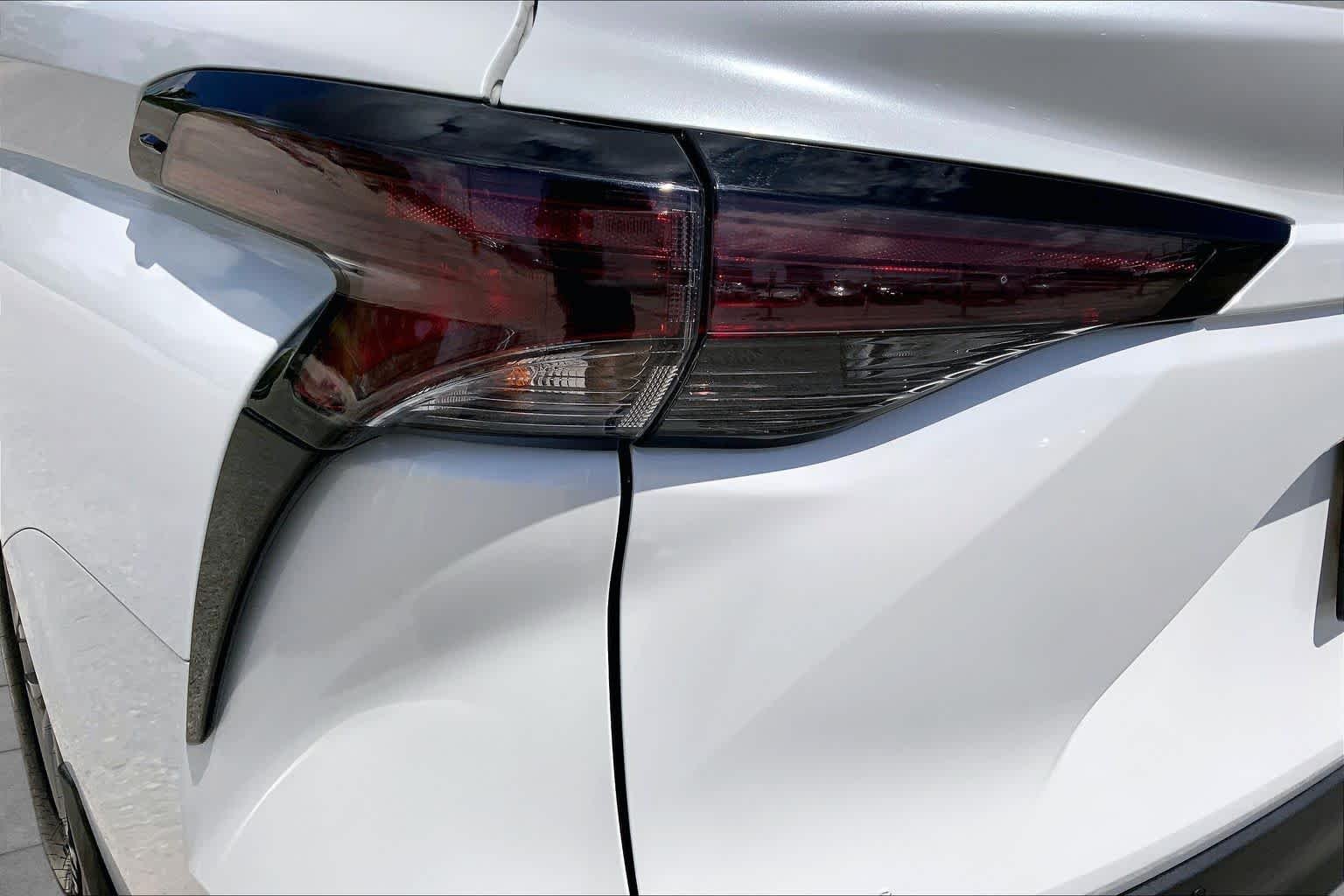 Used 2025 Wind Chill Pearl Toyota XLE image 28