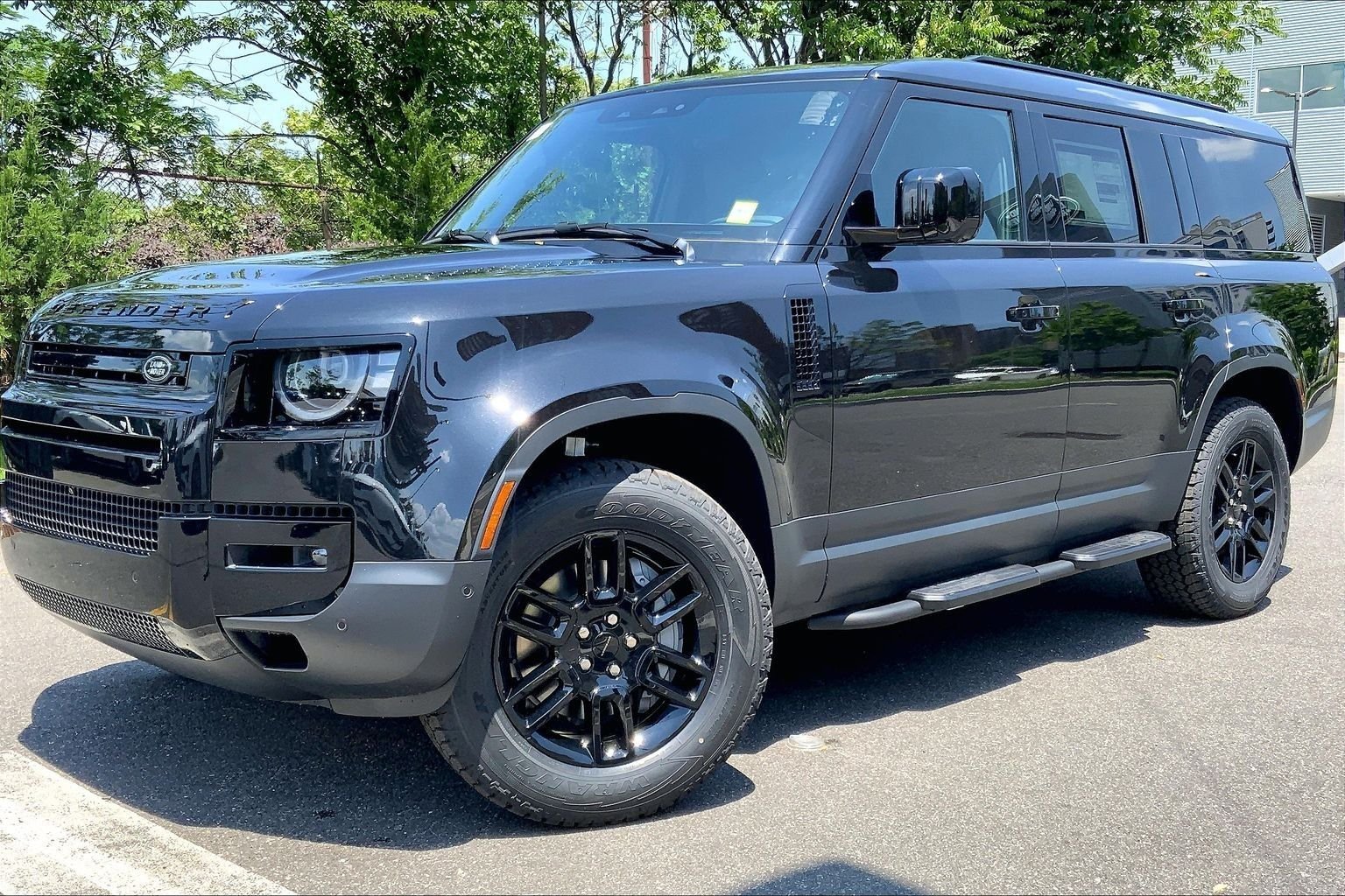 New 2026 Santorini Black LAND ROVER S image 1