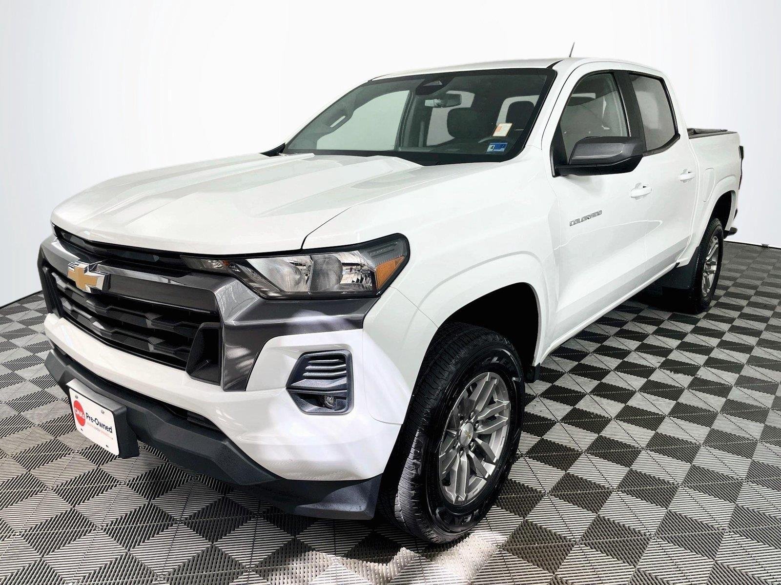 Used 2023 Summit White Chevrolet 2WD LT image 3