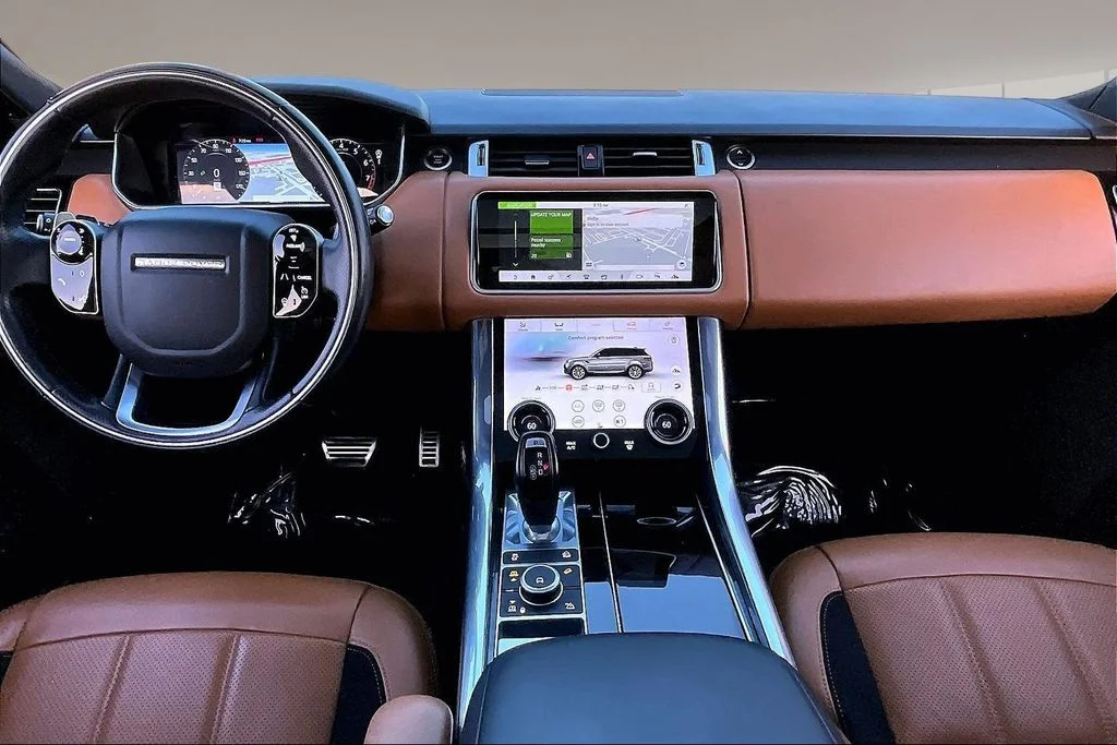 Used 2022 Black Land Rover HSE Dynamic image 7