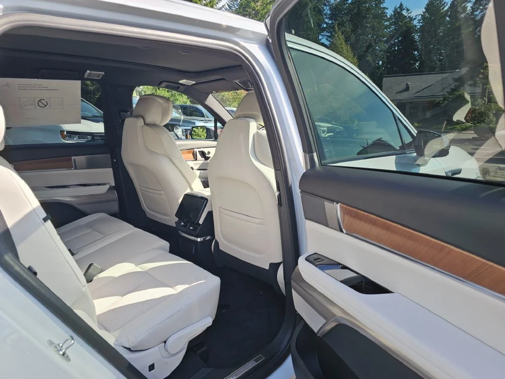 New 2027 Vibrant White Tricoat Cadillac Luxury image 15
