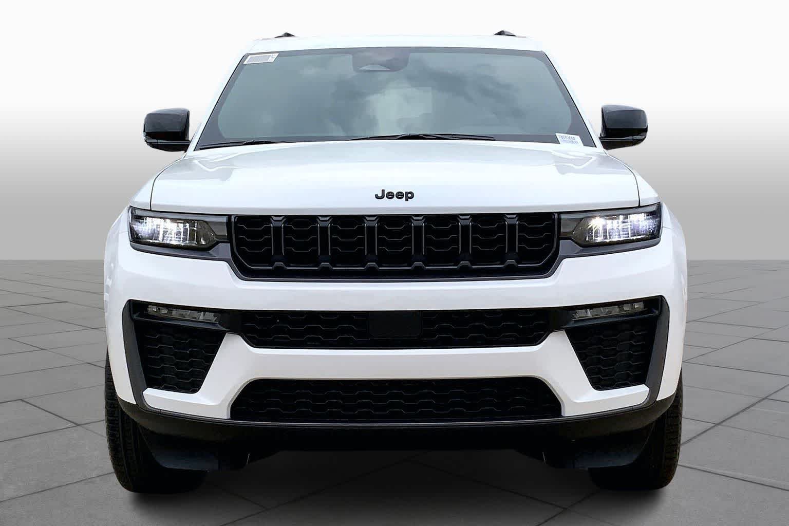 New 2026 Bright White Clear-Coat Exterior Paint Jeep Limited image 3