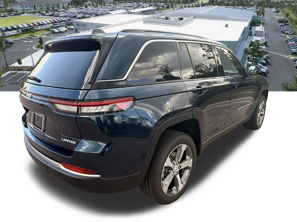 New 2026 Fathom Blue Pearl-Coat Exterior Paint Jeep Limited image 4