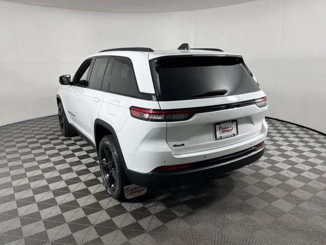 Used 2023 White Jeep Altitude X image 5