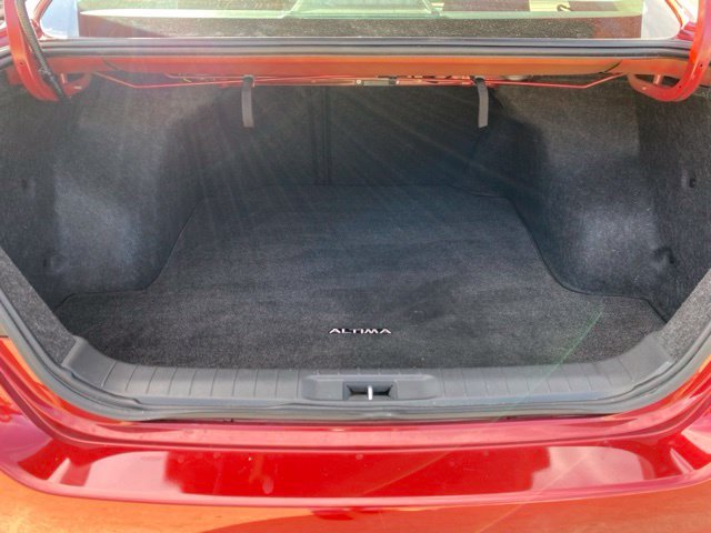 Used 2017 Red Nissan 2.5 S image 10