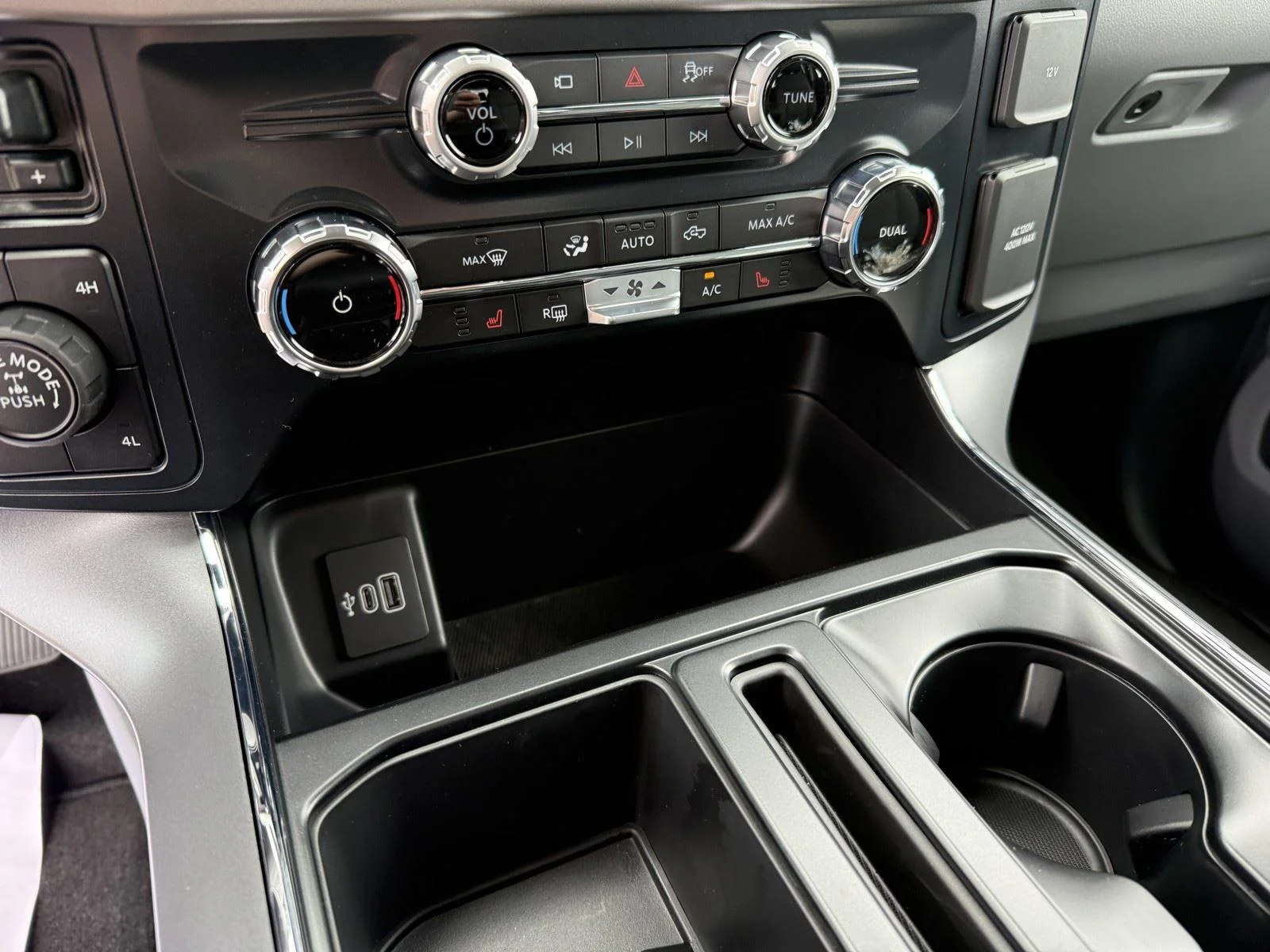 New 2026 Agate Black Ford XLT image 22