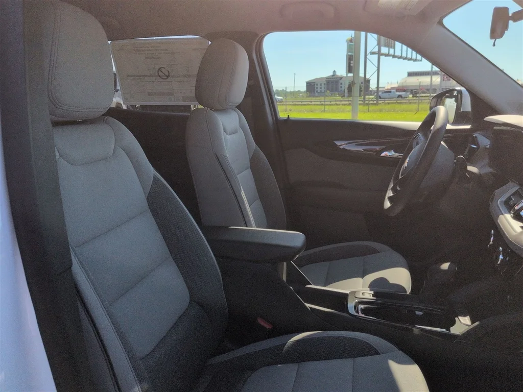 New 2026 Summit White Chevrolet LT image 51