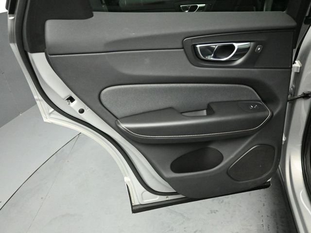 2022 VOLVO XC60 - Image 23