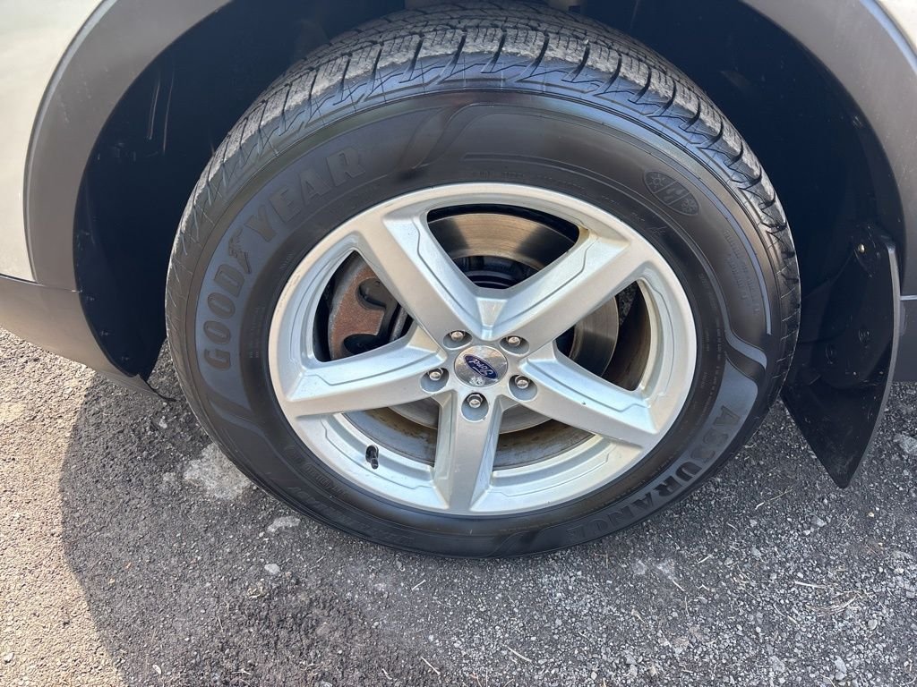Used 2017 Silver Ford XLT image 10