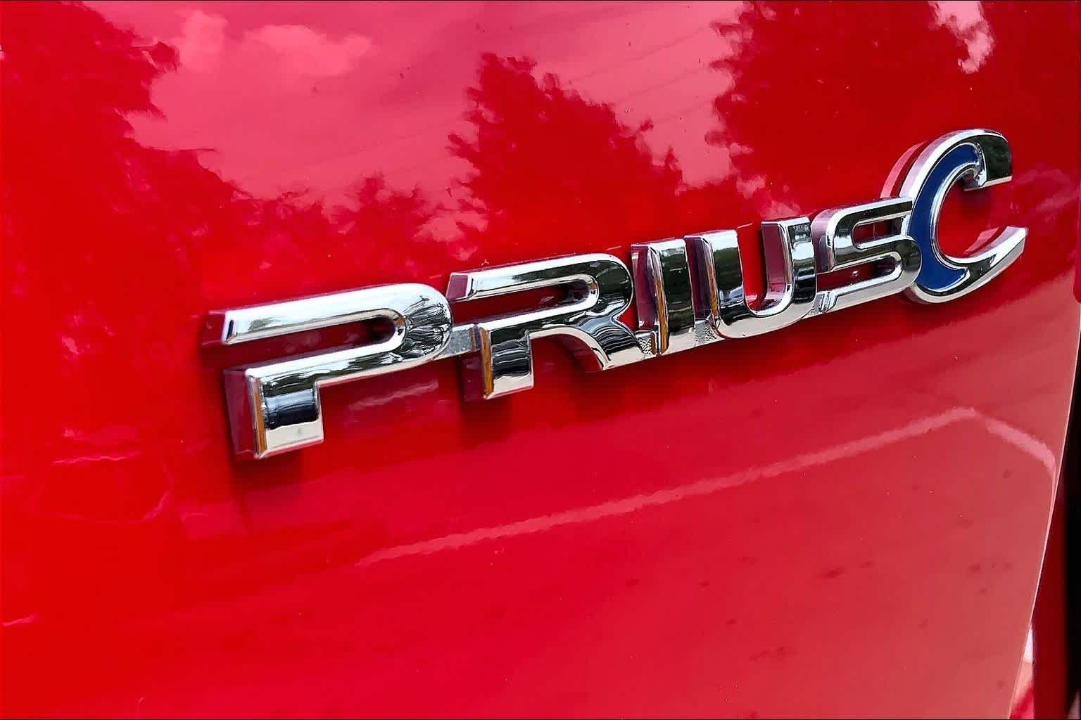 Used 2016 Absolutely Red Toyota One image 31