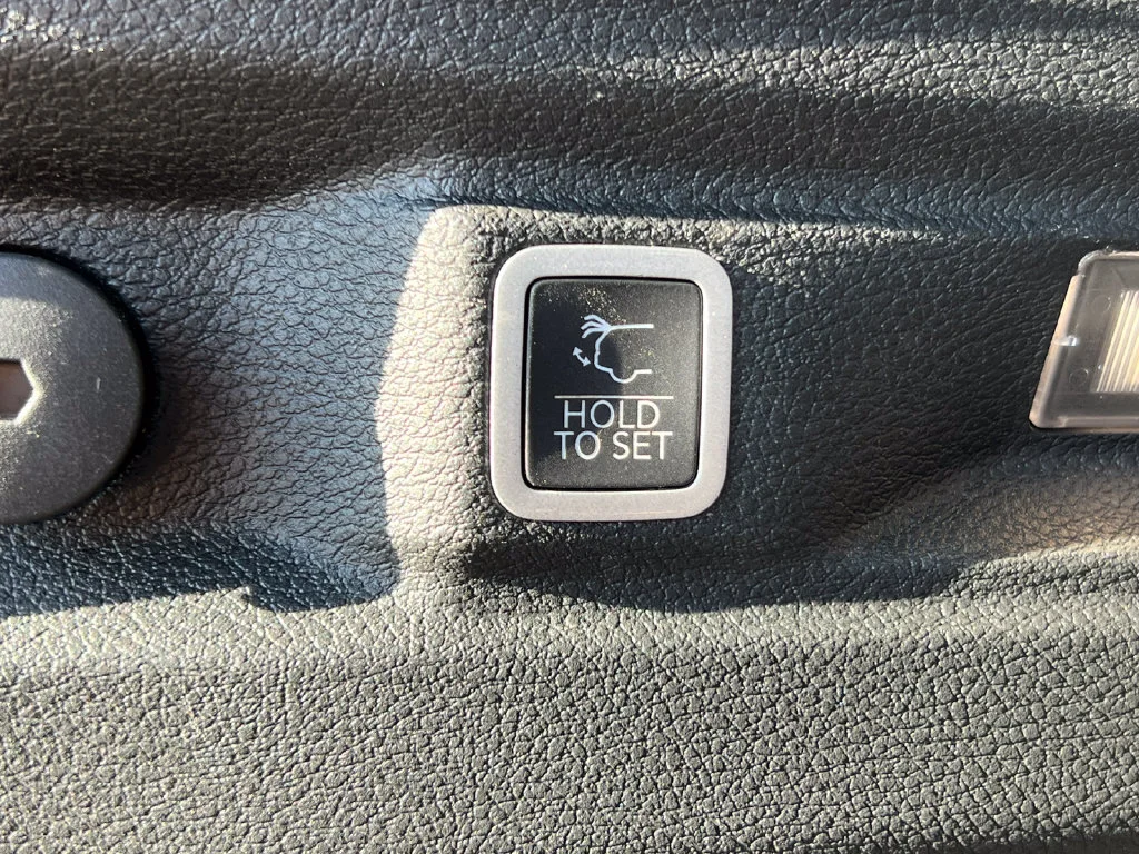 Used 2023 Black Jeep Laredo image 36