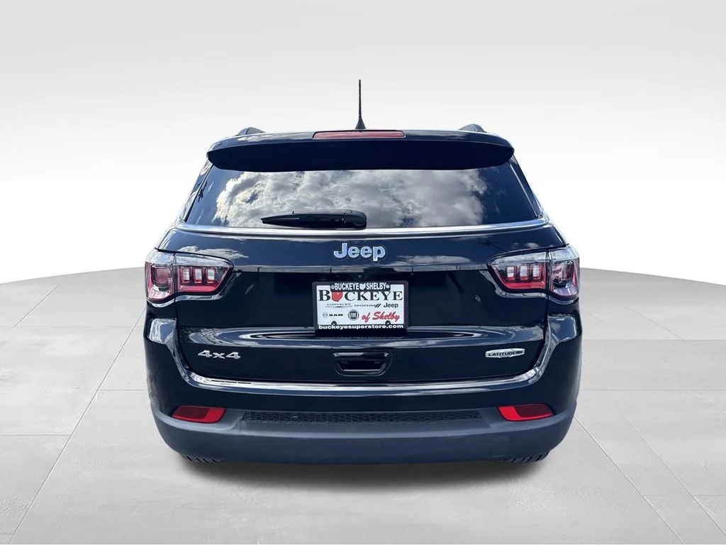 Used 2022 Black Jeep Latitude Lux image 4