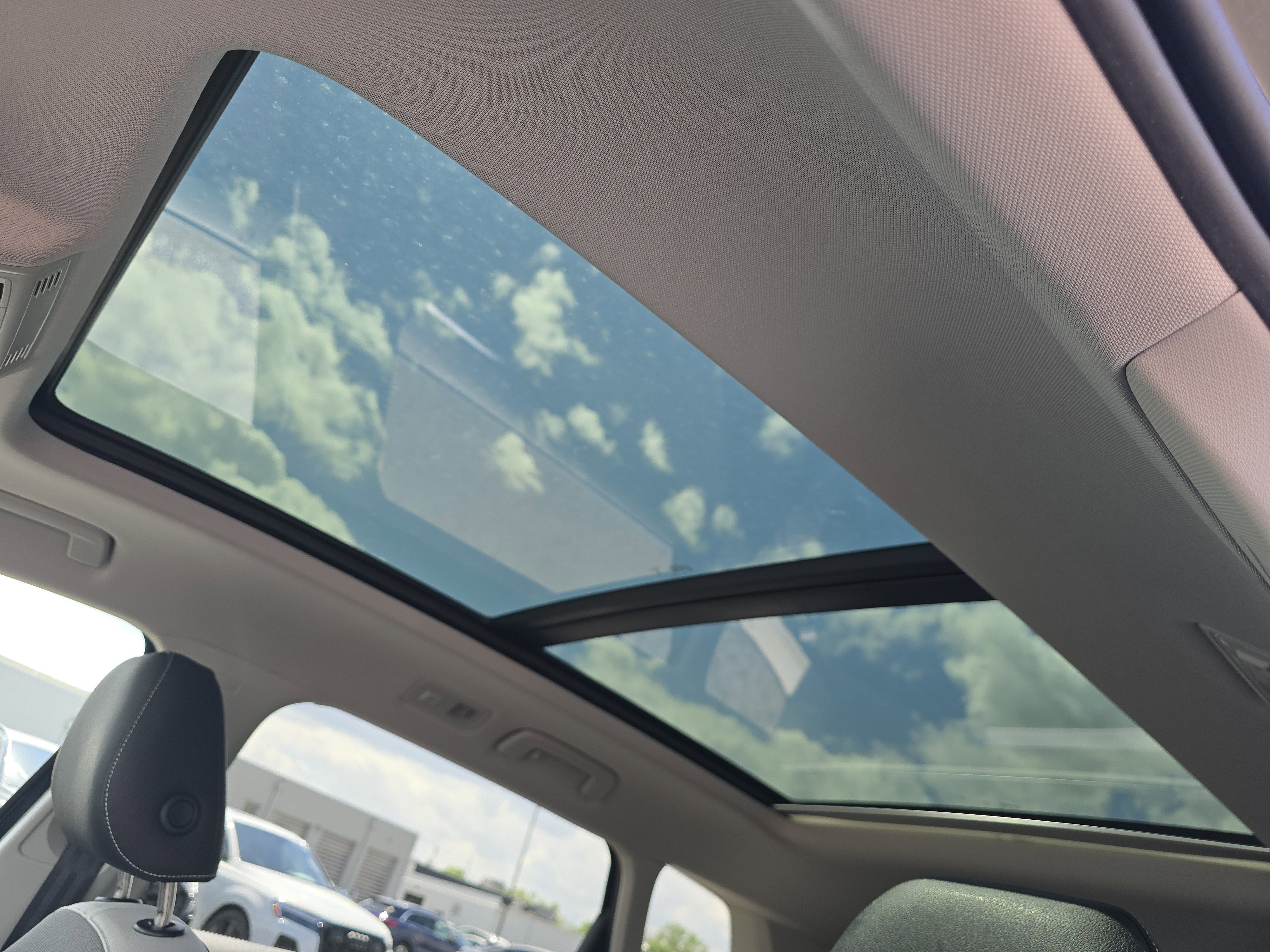 New 2026 Deep Black Pearl Volkswagen SE image 9