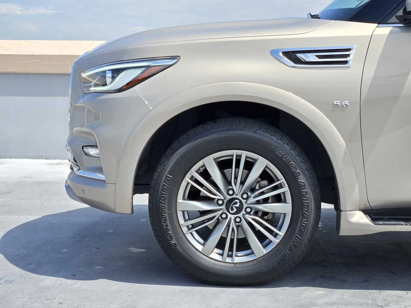 Used 2018 Champagne Quartz INFINITI  image 9
